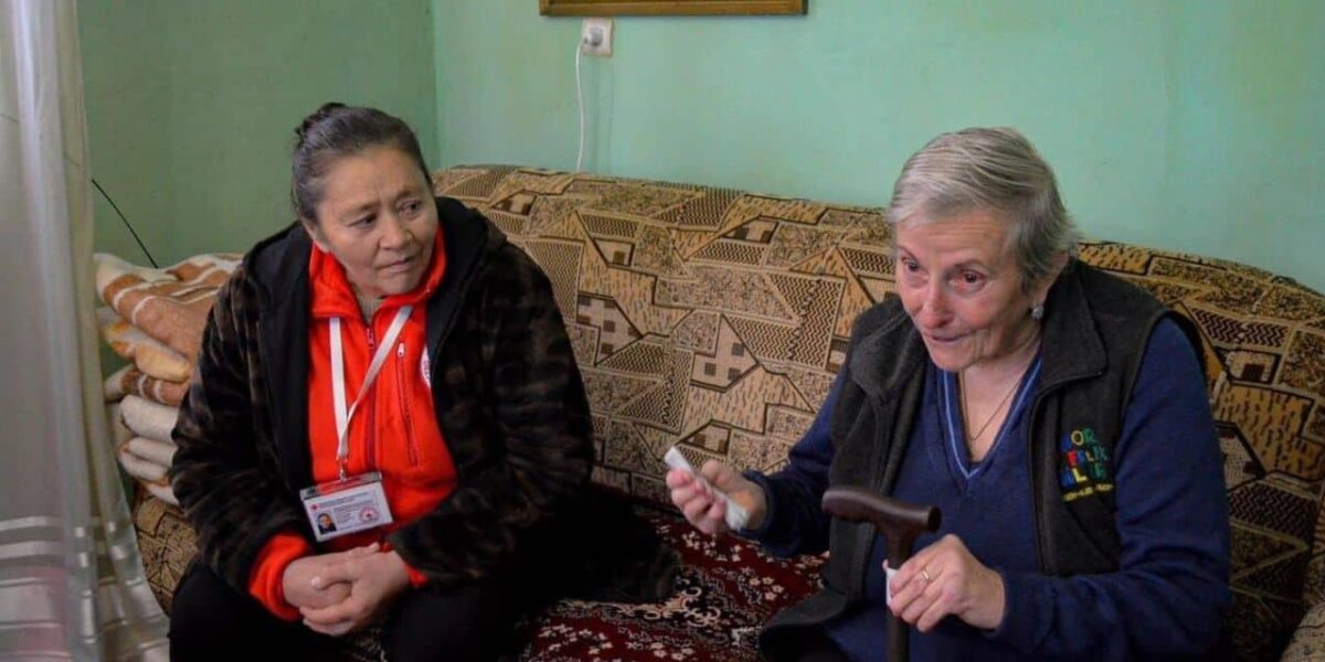 Oekraïne: in de donkere winterdagen zorgen de hulpverleners van het Rode Kruis voor een beetje warmte